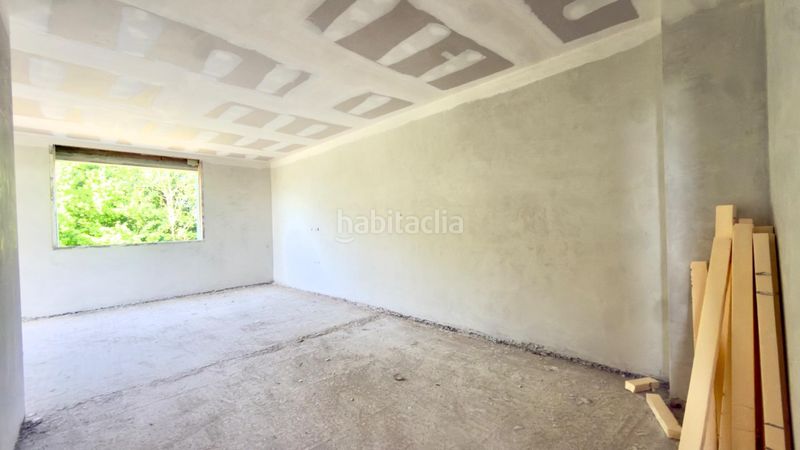 Foto 583845a5-3219-4b15-ae1b-05e27f86fd5f. Casa aparellada amb calefacció piscina a Merca (A)