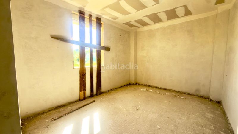 Foto 718b274f-95e8-4a73-975d-64158ba73a22. Casa aparellada amb calefacció piscina a Merca (A)