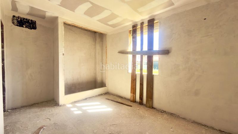 Foto a1a09e58-bfca-4af2-86b3-8583e879194b. Casa aparellada amb calefacció piscina a Merca (A)
