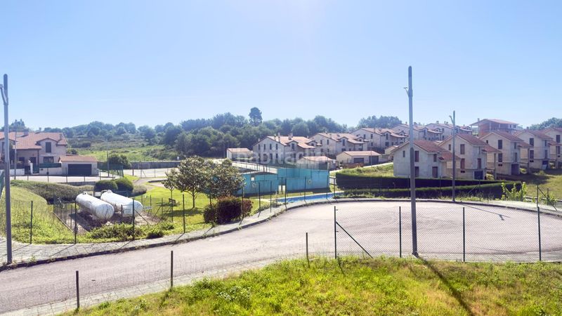 Foto c4d6fd00-fc90-4475-9a0f-6ee74da0e892. Casa aparellada amb calefacció piscina a Merca (A)