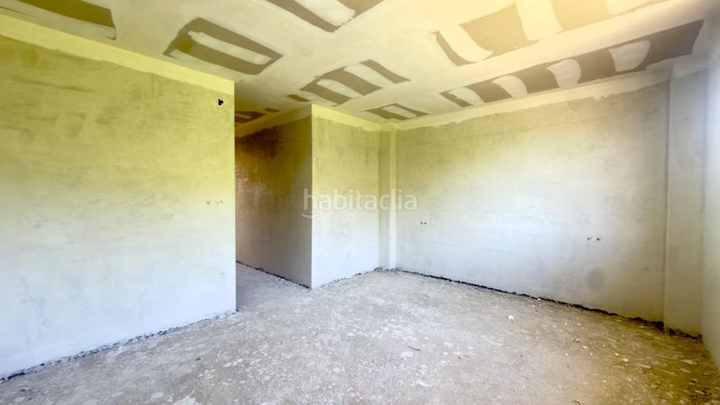 Foto cc219f81-54e6-4c82-89d5-539cc893804d. Casa aparellada amb calefacció piscina a Merca (A)