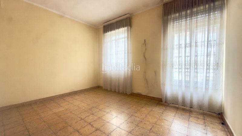 Foto 3a0615e5-b767-4b90-8920-842107f7acdf. Edifici a Carballiño (O)