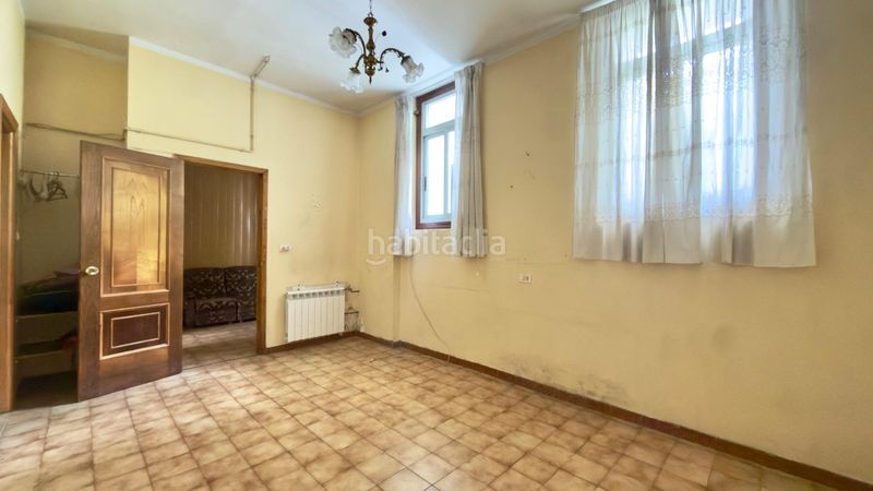 Foto 6df1d364-28f8-42b2-8b06-da53365b8ce6. Edifici a Carballiño (O)