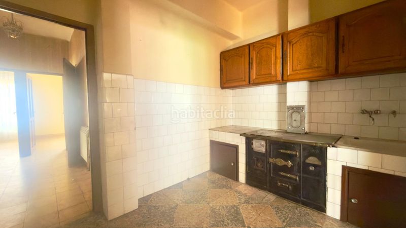 Foto ca61ebc6-0395-4c05-9247-aa1a135e0f18. Edifici a Carballiño (O)