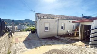 Casa a Ventiun. Casa independiente con encanto y amplio terreno en zona bien com