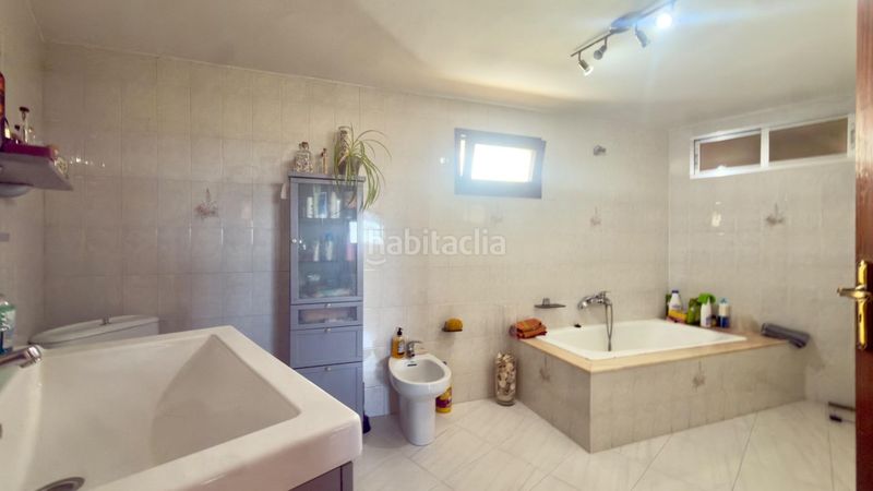 Foto e9a2b76b-d628-4866-9994-f90084dfbf0b. Casa amb calefacció a Carreira Ribeira