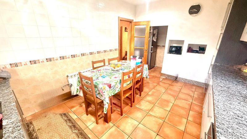 Foto 13ef439d-0912-484d-b6fc-d2767dddf1a6. Casa amb calefacció aparcament a Lalín