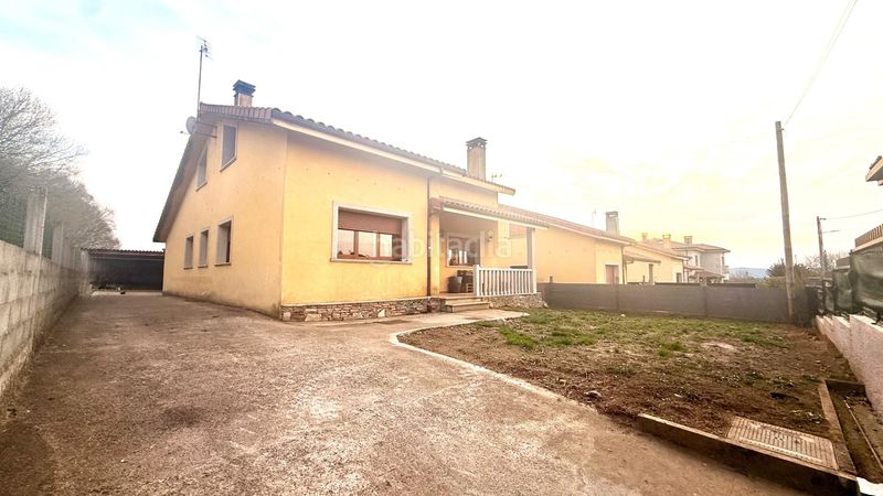 Foto d3b2342a-67ed-419b-96f8-0c1de2654d88. Casa amb calefacció aparcament a Lalín