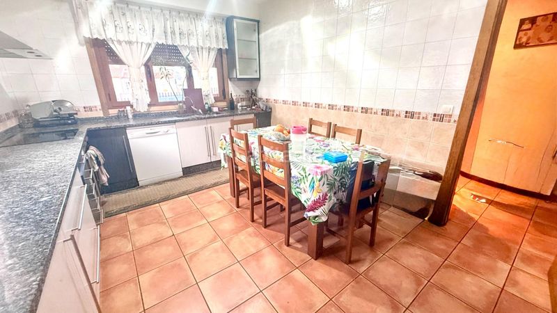 Foto d87d1477-98d0-4017-8071-9a765bad184f. Casa amb calefacció aparcament a Lalín