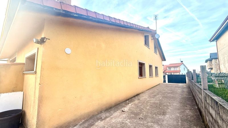 Foto f908d25d-95ac-42e6-ae3b-7b9666d3169d. Casa amb calefacció aparcament a Lalín