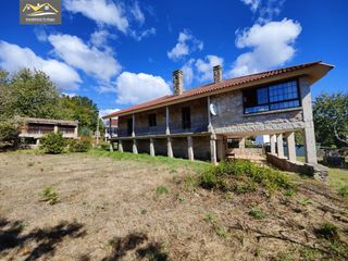 Casa a Coles. Casa de piedra independiente con encanto tradicional con parcela