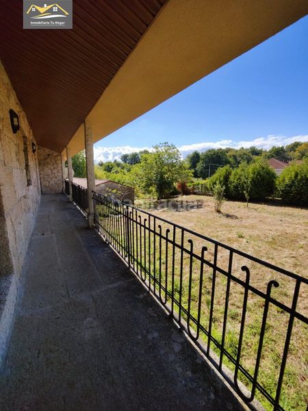 Foto f6ec9d4e-b8c2-449b-9de0-28ec8a3b9e43. Casa amb calefacció aparcament a Coles