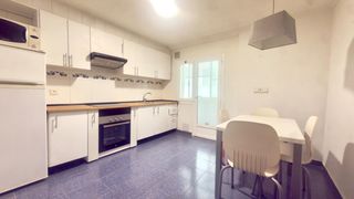 Alquiler Piso  Calle doutor fleming. Se alquila piso en el centro de orense 3 habitaciones, 1 baño y