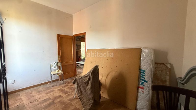 Foto a2512318-5f43-4dff-ac2d-69a63a534e78. Casa amb aparcament a Toén