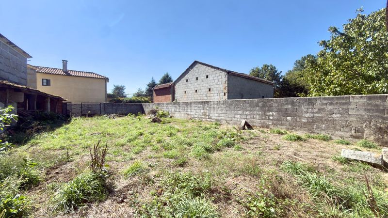 Foto 2e93e9a6-02a2-4c59-b1e2-fbf8a2204af4. Casa  de piedra registrada para rehabilitación integral en a merca cerca de las piscinas municipales en Merca (A)