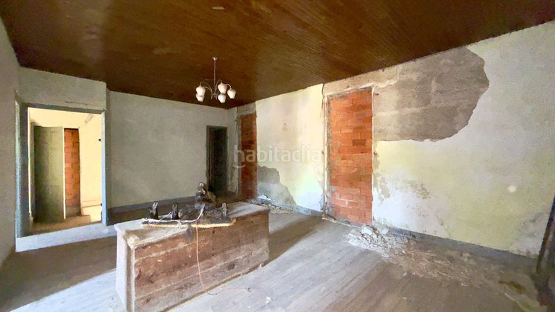 Foto 3d862a3d-7bde-4f6b-83c1-4a5e3186da59. Casa  de piedra registrada para rehabilitación integral en a merca cerca de las piscinas municipales en Merca (A)