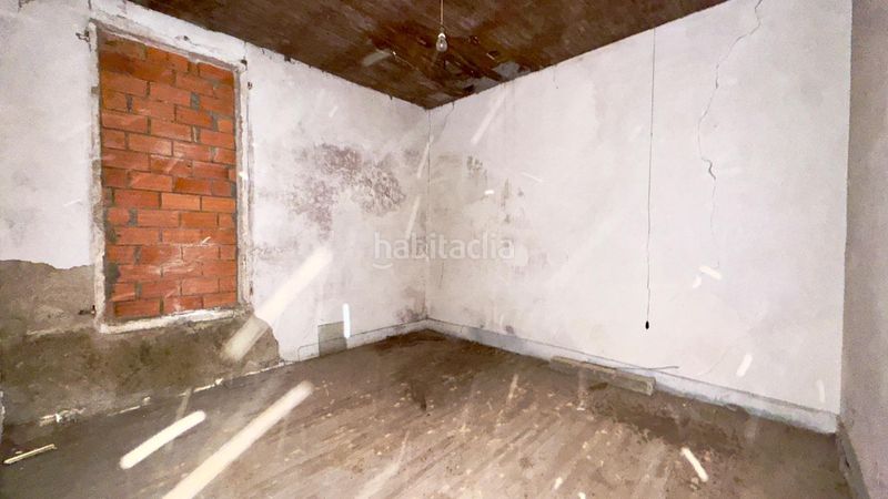 Foto b3c97b1d-7e6b-4ce1-8241-6b8f805018a0. Casa  de piedra registrada para rehabilitación integral en a merca cerca de las piscinas municipales en Merca (A)