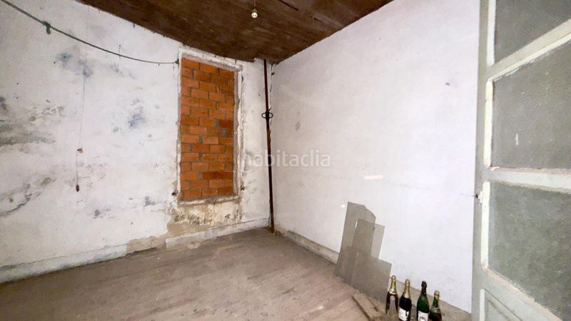 Foto ba69beba-a6e9-4e10-a2cd-52e6fddf135e. Casa  de piedra registrada para rehabilitación integral en a merca cerca de las piscinas municipales en Merca (A)