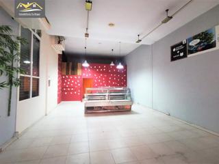 Lloguer Local Comercial a A Ponte. Se alquila local comercial en la mejor zona del barrio del puent