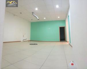 Local commercial à Couto. Se vende amplio y luminoso bajo en o couto. ref 4018
