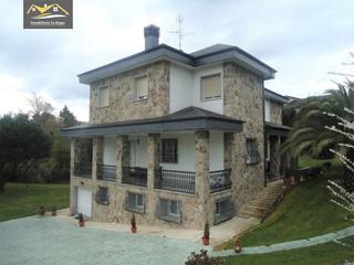 Casa a Barbadás. Se vende amplio chalet con 3.000m de parcela y piscina a 10m  de