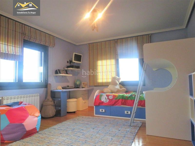 Foto 197c989e-2608-400d-ac7a-44416e28a764. Casa amb calefacció aparcament a San Cibrao das Viñas