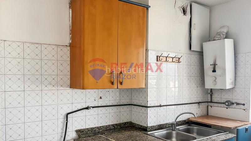 Foto c7e068e7-8bef-469e-99e1-0ab172807ea1. Piso en avenida arcadio pardiñas 136 ¡gran oportunidad para reformar a tu gusto! en Burela