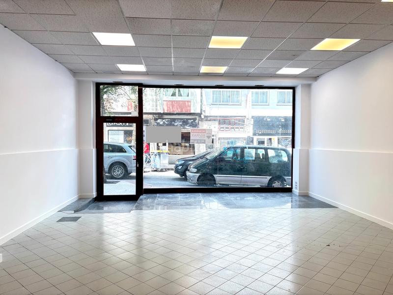 Foto 8ba11cb5-2e46-41ea-966e-111a8f4fff14. Rent business premise in rúa alcalde lens 21 in Agra del Orzán - Ventorrillo Coruña (A)