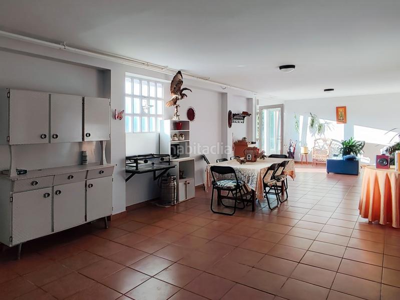 Foto c15c8b9b-9fe0-4277-92f2-8108ddaeee08. Maison avec chauffage parking dans Cambre