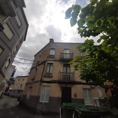 Doppelhaus  Rúa suasbarras 11. Casa para rehabilitar en el corazón de covas, a un paso de la pl
