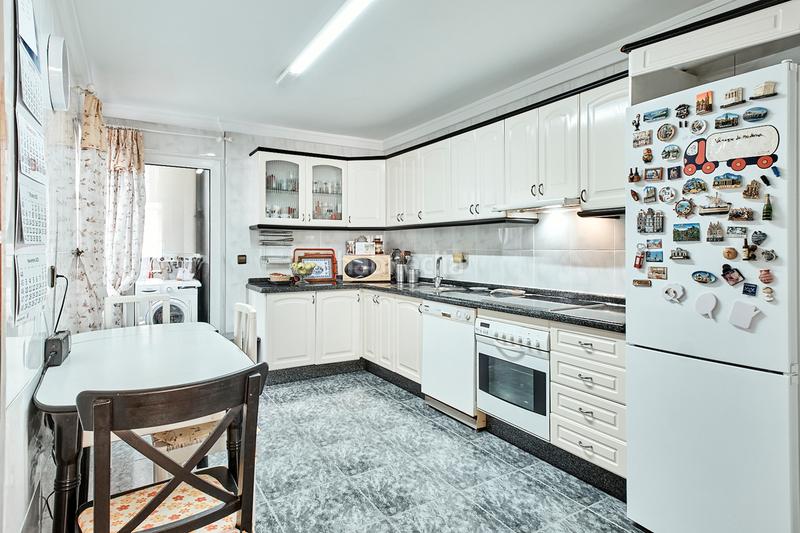 Foto 0beab4a3-4a7d-4d05-b7b3-e81d9bd90648. Duplex in paseo ronda 30 in Riazor - Visma Coruña (A)