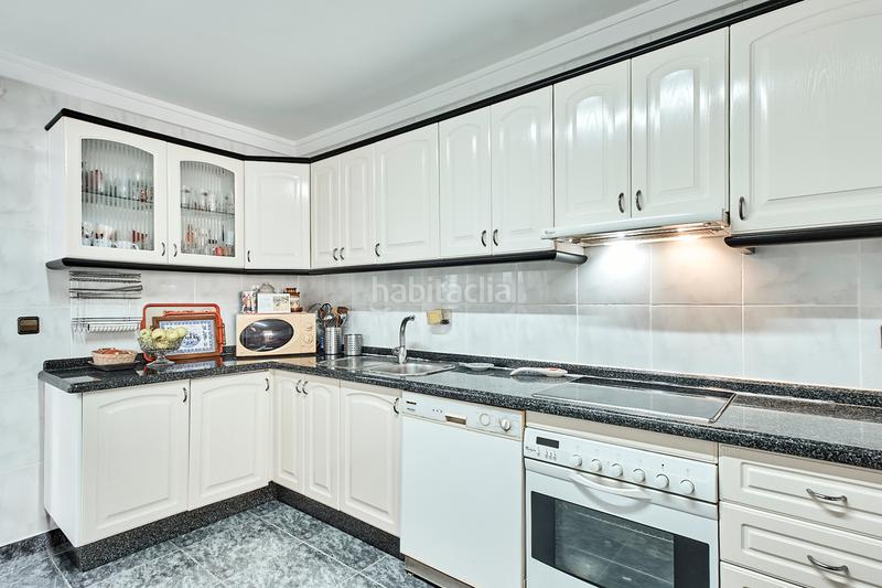 Foto 9b7753d7-5224-4f1a-a0c5-47c3d26ac8cc. Duplex in paseo ronda 30 in Riazor - Visma Coruña (A)