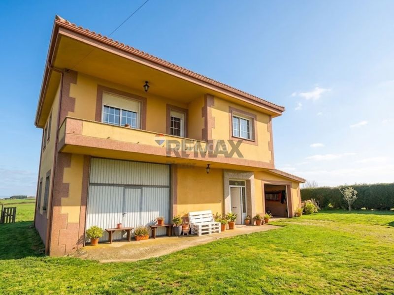 Foto 0b4691e0-fc8a-4a3f-a92c-db751333702b. Casa amb calefacció aparcament a Lalín