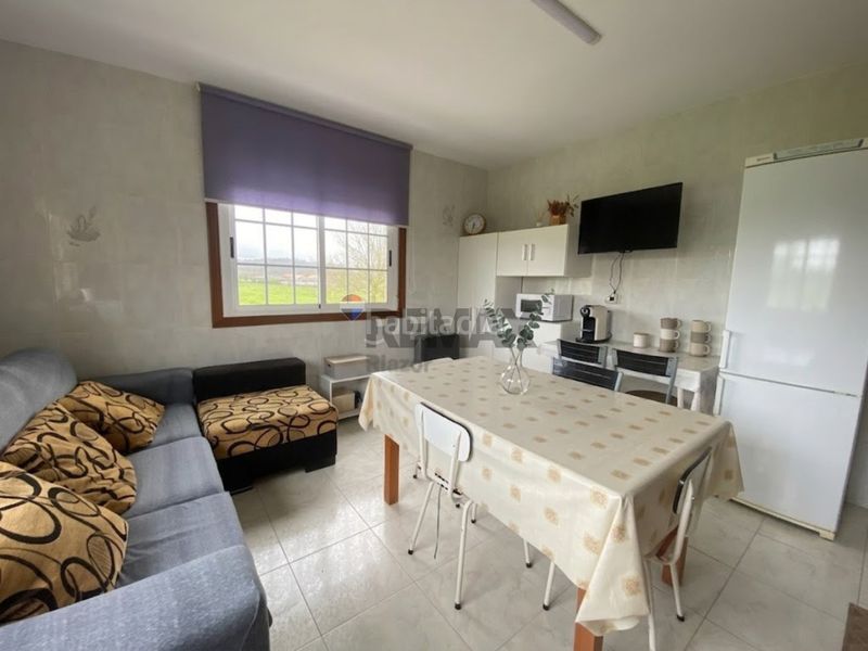 Foto 1a7d52e1-f644-4372-b9a9-e2dc99fbc9fe. Casa amb calefacció aparcament a Lalín