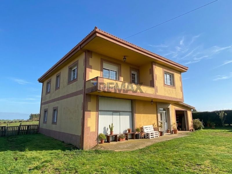 Foto bbf28398-11a6-4a26-a15d-9255bfb8f894. Casa amb calefacció aparcament a Lalín
