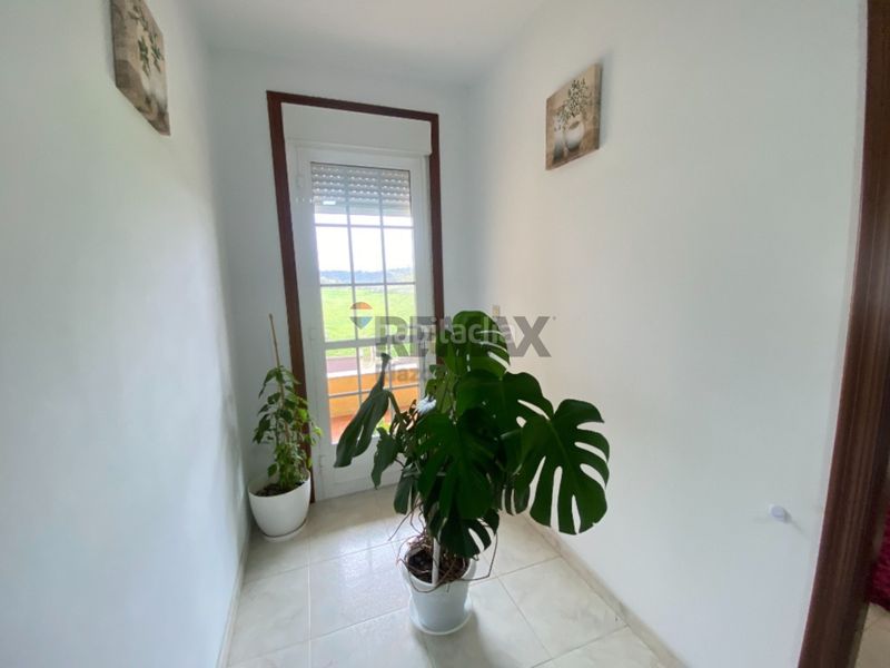 Foto f17f0da7-6b77-4d98-9ce7-43d2c1059fb8. Casa amb calefacció aparcament a Lalín
