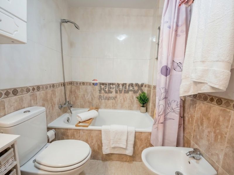 Foto 183a8af7-3db4-4025-9480-0b0ad07d592f. Pis amb calefacció aparcament a O Milladoiro Ames