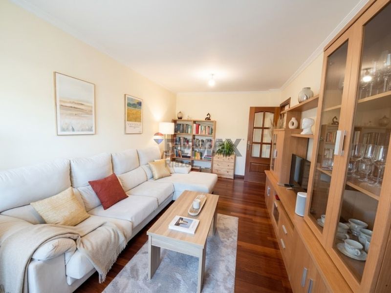 Foto 3ac356ad-fe2f-4754-b6d8-dea590d0bd14. Pis amb calefacció aparcament a O Milladoiro Ames