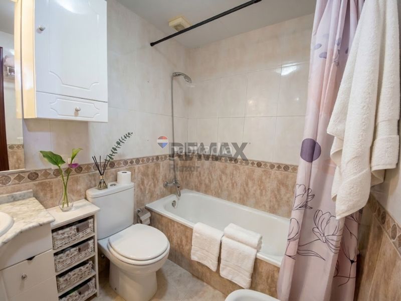 Foto b04ac2f4-97f0-42dd-aaf5-08911dab80fa. Pis amb calefacció aparcament a O Milladoiro Ames