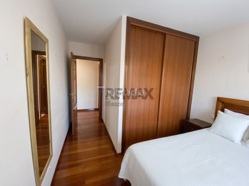 Foto b7662a99-7cfc-4fd9-8314-5aadf3e7c413. Pis amb calefacció aparcament a O Milladoiro Ames