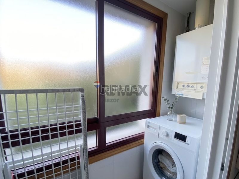 Foto cf7cb833-d9aa-4fce-89fd-b7d7f58d5e2a. Pis amb calefacció aparcament a O Milladoiro Ames