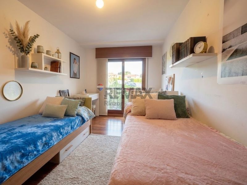 Foto f0e6ab50-4366-4c32-bd06-2896f0f9b36c. Pis amb calefacció aparcament a O Milladoiro Ames