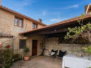 Casa  Aldea suevos. Espectacular conjunto rural en ames: casa reformada, h�rreo y al