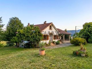 Xalet  Lugar de castelo. Chalet con gran parcela de 2.854 m� a 15 min de santiago: vivir