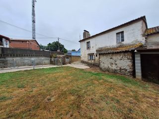Casa aparellada a Abegondo. Casa de piedra en venta en el centro de abegondo
