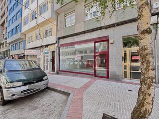 Locale commerciale in Calle Alcalde Lens 31