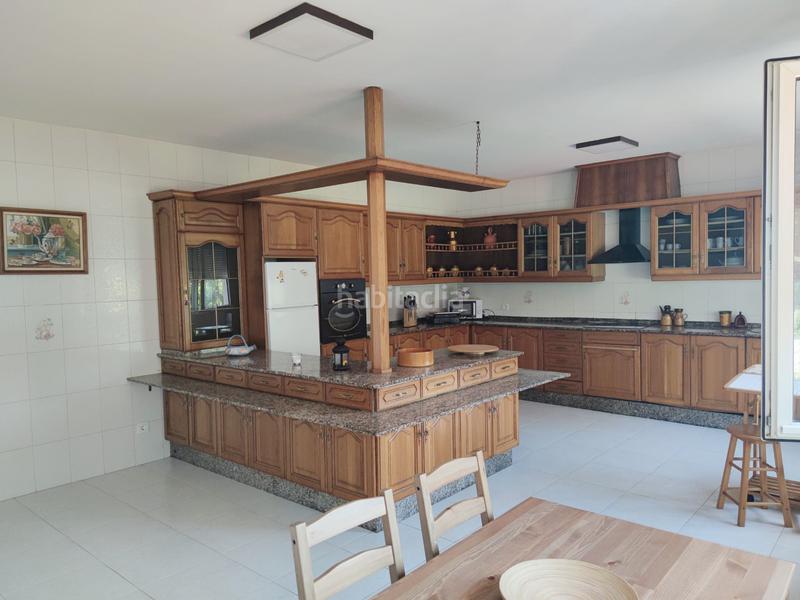 Foto bdb27dda-e069-4ef3-b5ba-2944588c8f2c. Chalet casa unifamiliar con terreno en serantes. en Ferrol