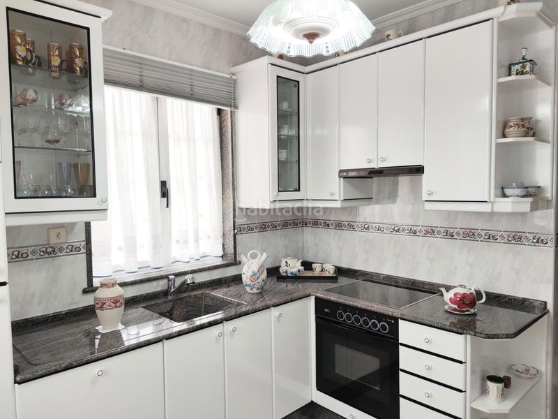 Foto c3b3db06-dba9-4799-8cc0-fd758a20a202. House with heating parking in Alto del Castaño Narón