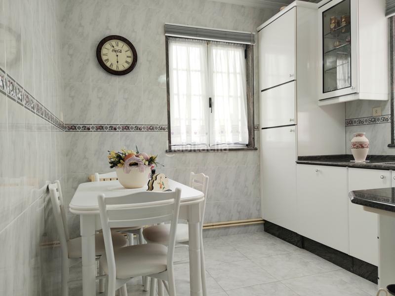 Foto d1fac060-c549-4d91-bff4-2729d693c94b. House with heating parking in Alto del Castaño Narón