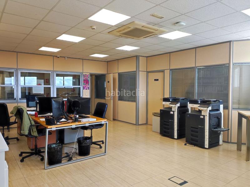 Foto ee5bdcd4-ae03-4624-8956-38103f3411cf. Bâtiment à usage industriel dans Almeiras Culleredo